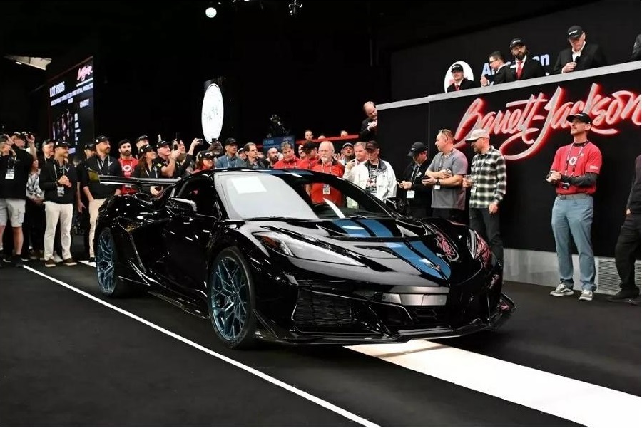 Η πρώτη Chevrolet Corvette ZR1 πουλήθηκε για 3,5 εκατομμύρια ευρώ 